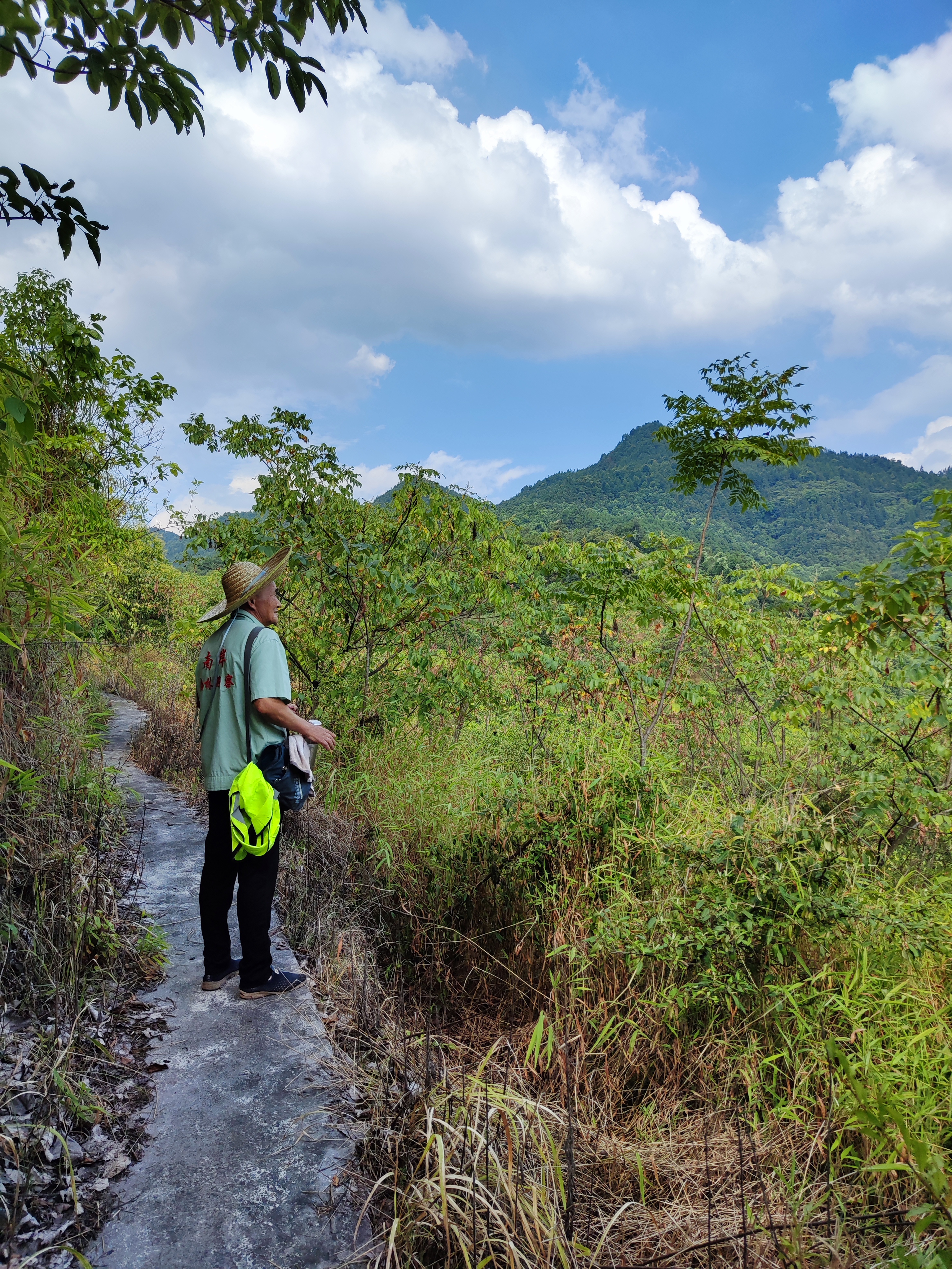 敬业奉献 南岸区 王富全（照片）.jpg